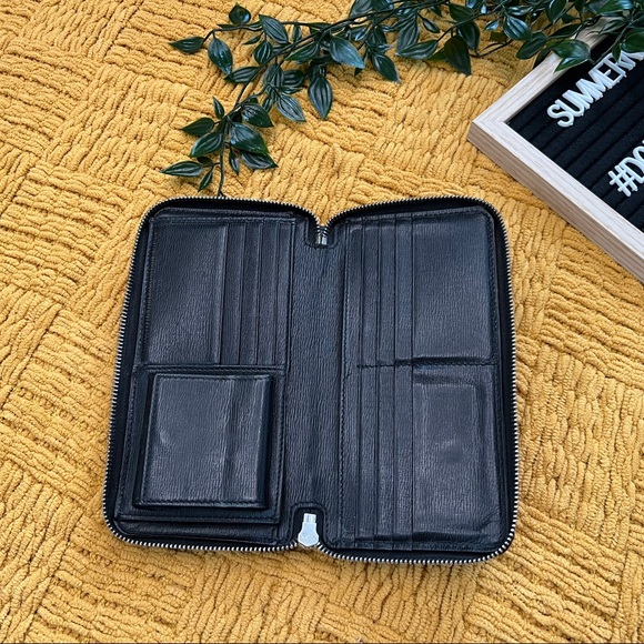 Authentic Black Gucci Slim Wallet - Picture 3 of 6